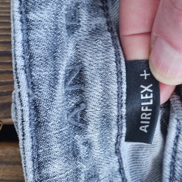 American Eagle women's gray distressed jeans size 30 x 32 - Picture 4 of 13